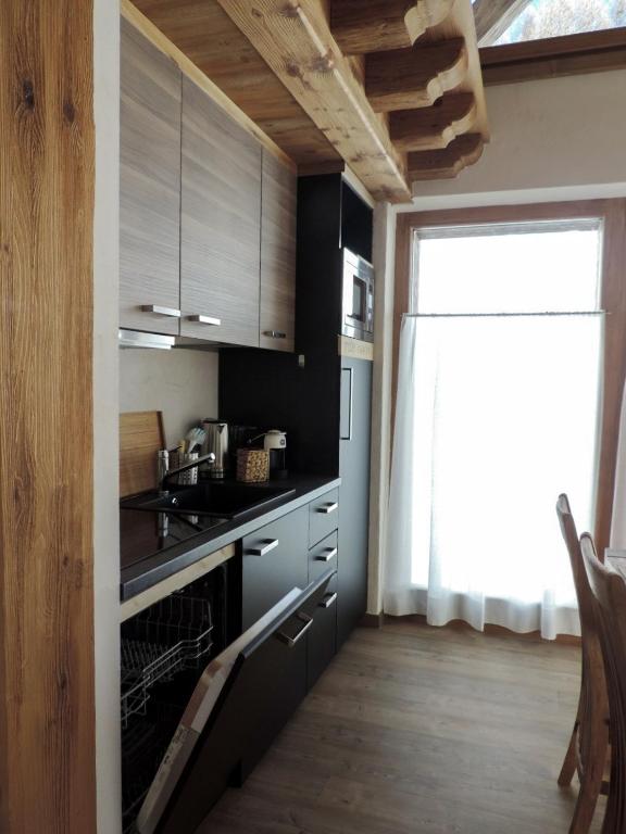 Kuchyňa alebo kuchynka v ubytovaní Tilio Chalet