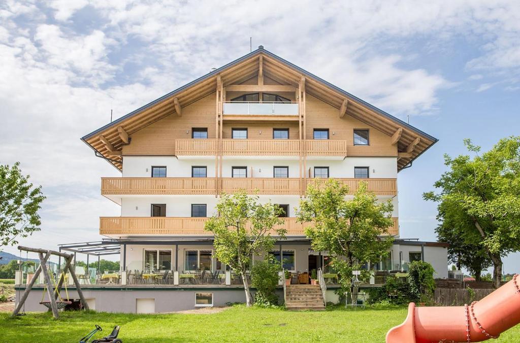 Vonkajšia záhrada v ubytovaní Hotel & Restaurant Rupertigau