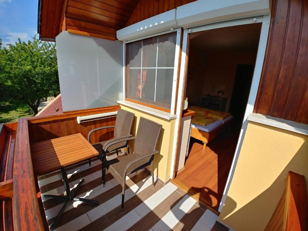 Balkón nebo terasa v ubytování Ciklámen apartman