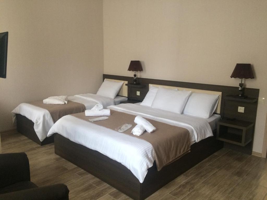 Postel nebo postele na pokoji v ubytování Family Hotel Triston