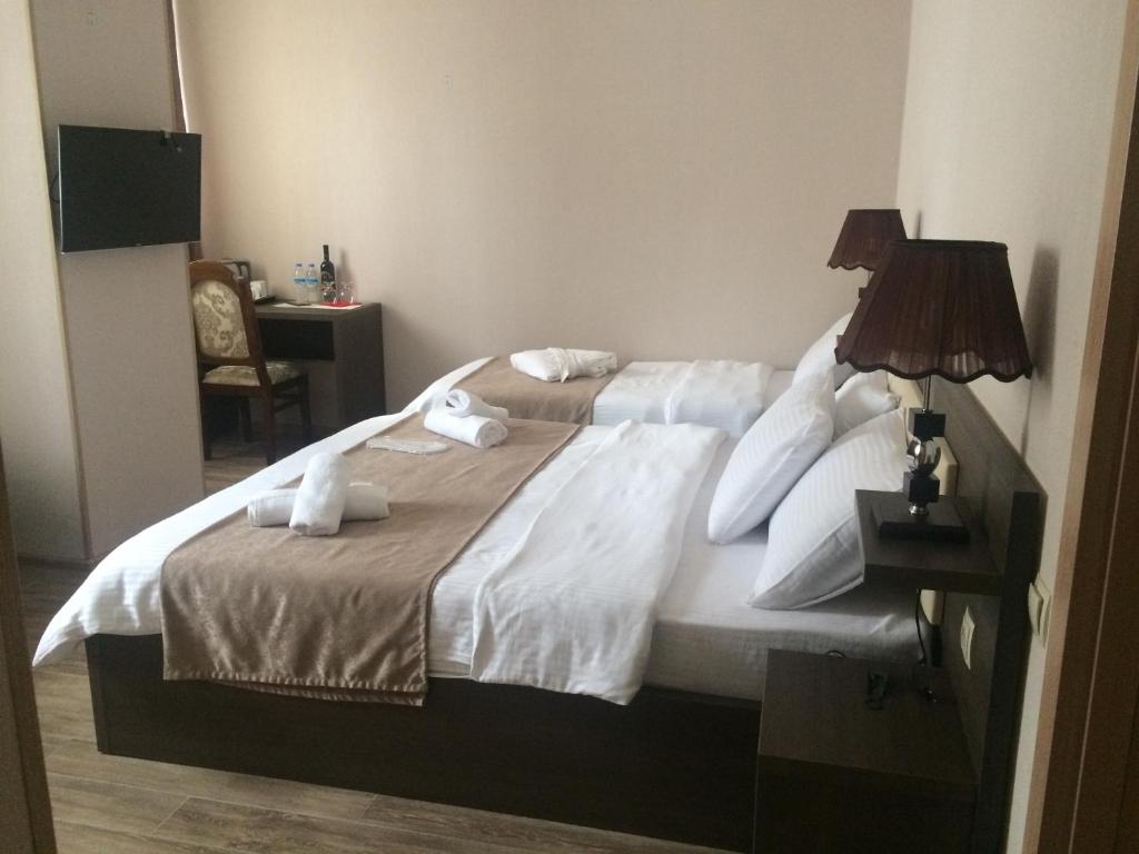 Postel nebo postele na pokoji v ubytování Family Hotel Triston