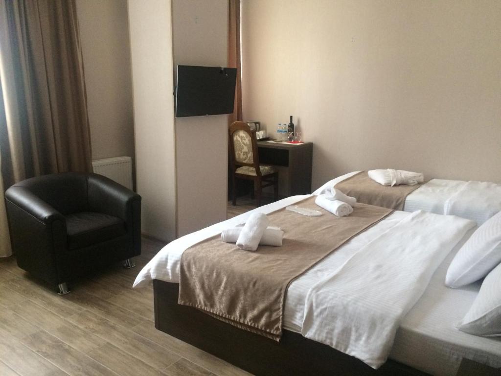 Postel nebo postele na pokoji v ubytování Family Hotel Triston