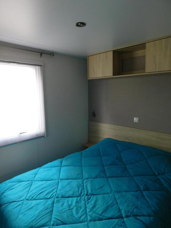 Postel nebo postele na pokoji v ubytování Mobil home 3 chambres