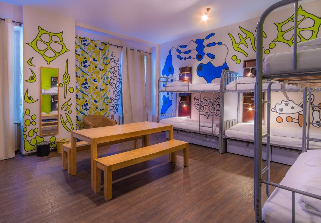 Postel nebo postele na pokoji v ubytování Sunflower Hostel Berlin