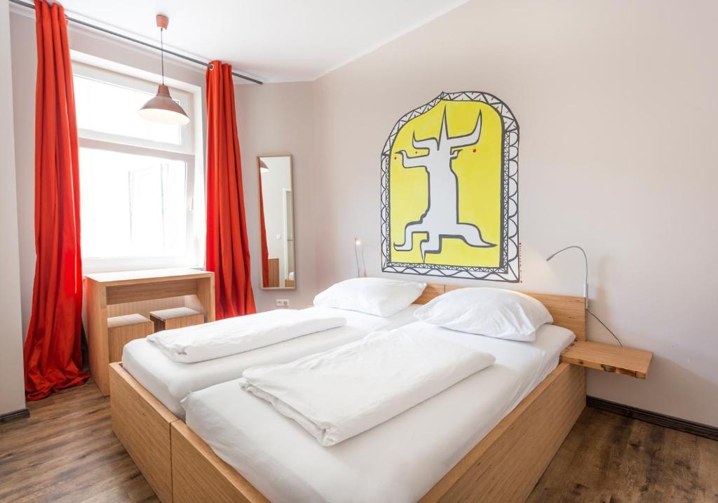 Postel nebo postele na pokoji v ubytování Sunflower Hostel Berlin