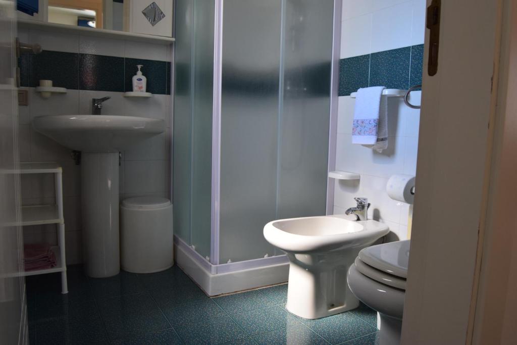 A bathroom at dimora la torre