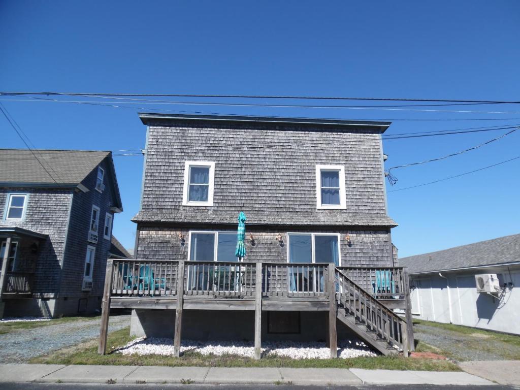 Second Floor Apartment 23 water & town views, Wachapreague Updated