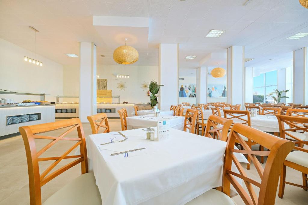azuLine Hoteles Mar Amantis & II, San Antonio Bay – Updated ...