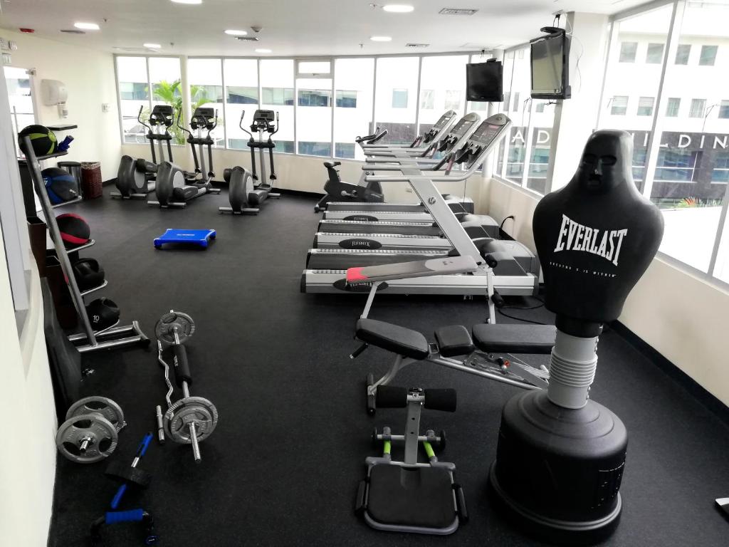 Fitness centrum a/nebo fitness zařízení v ubytování TRYP by Wyndham Guayaquil Airport