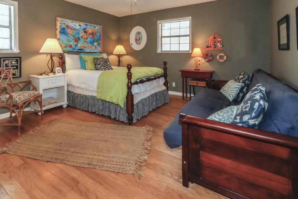 Postel nebo postele na pokoji v ubytování Leapin' Lizard Cottage