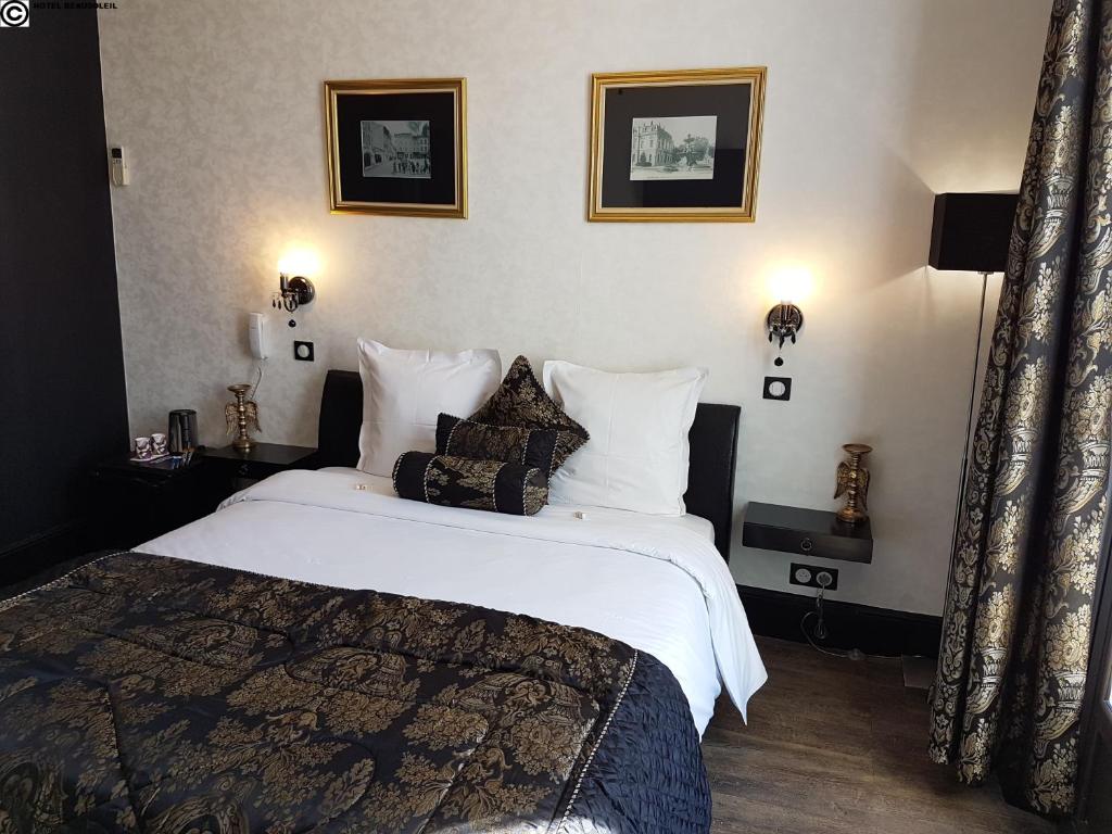 Postel nebo postele na pokoji v ubytování Hôtel Beausoleil