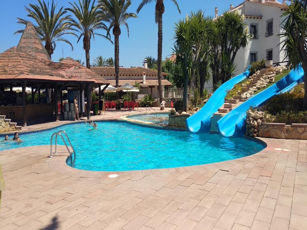Villa 2 hab cerca piscina toboganes. wifi gratis, Denia – Precios  actualizados 2023