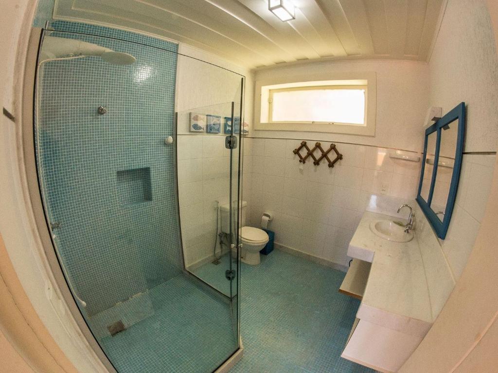  Deslumbrante Casa de Frente para Praia de Manguinhos com Seis Quartos