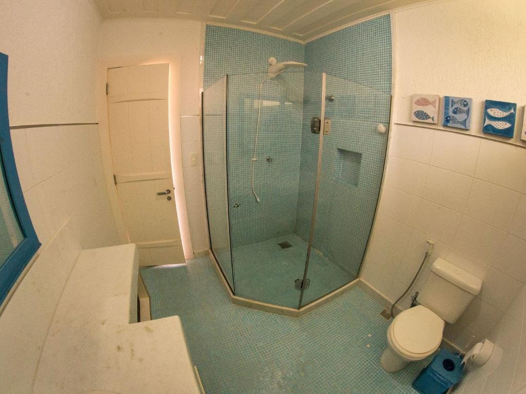  Deslumbrante Casa de Frente para Praia de Manguinhos com Seis Quartos