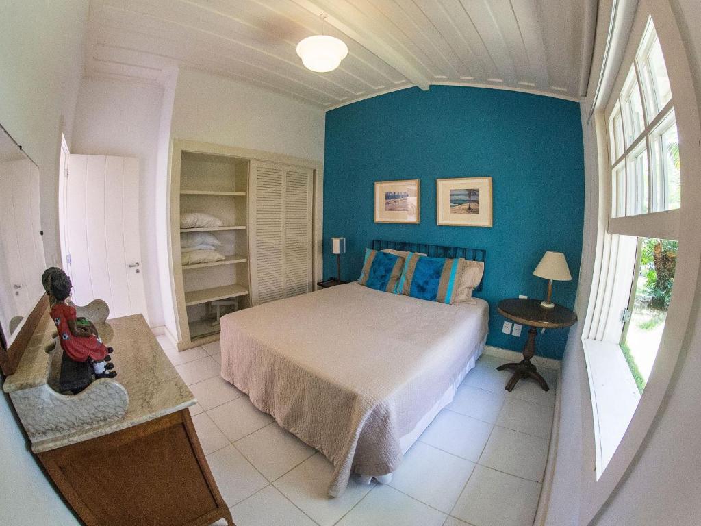  Deslumbrante Casa de Frente para Praia de Manguinhos com Seis Quartos