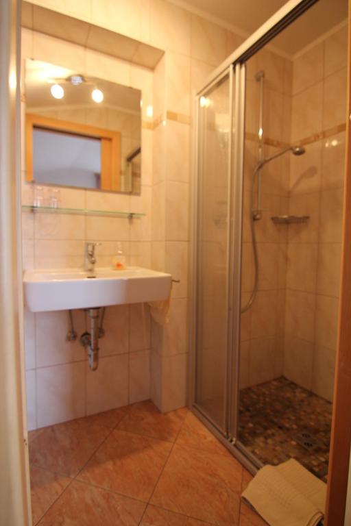 A bathroom at Bauernhof Grussberggut