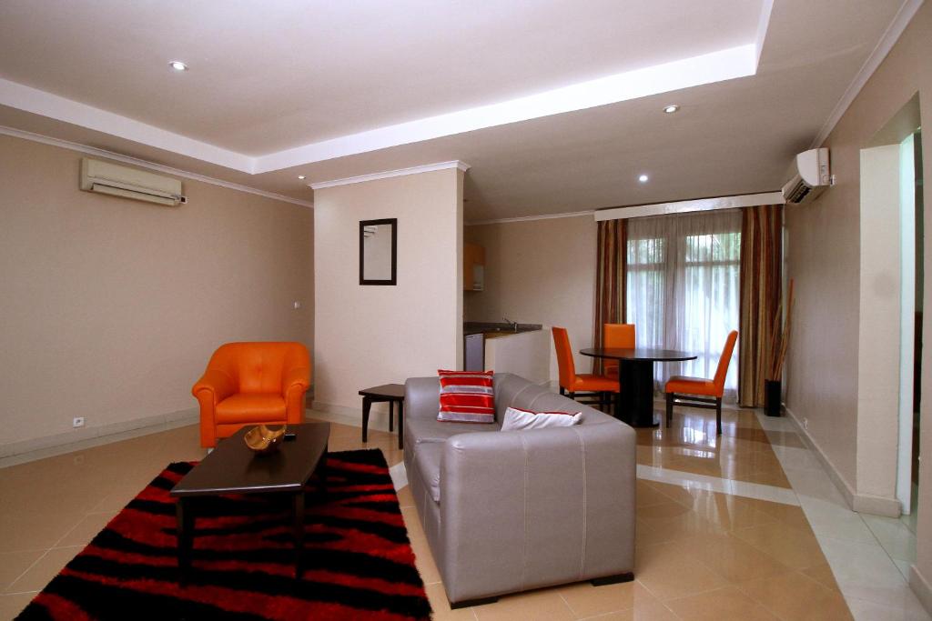 Posezení v ubytování La Cour Hotels and Apartments Glover