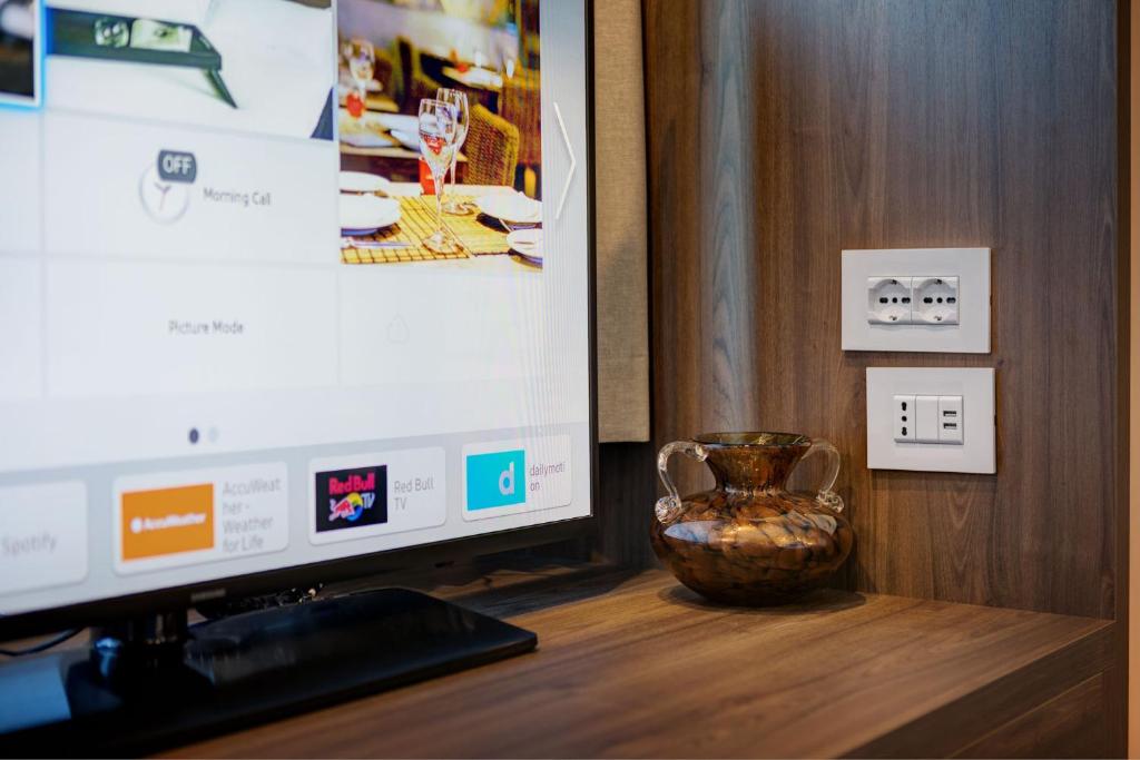TV a/nebo společenská místnost v ubytování Fly Decó Hotel