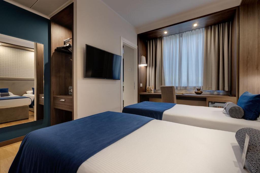 Postel nebo postele na pokoji v ubytování Fly Decó Hotel