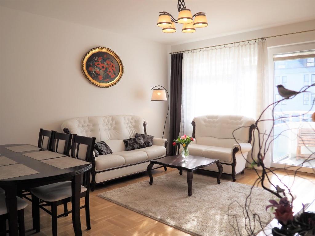 Posedenie v ubytovaní Apartament 3 pokoje, parking, balkon - Gdańsk Centrum