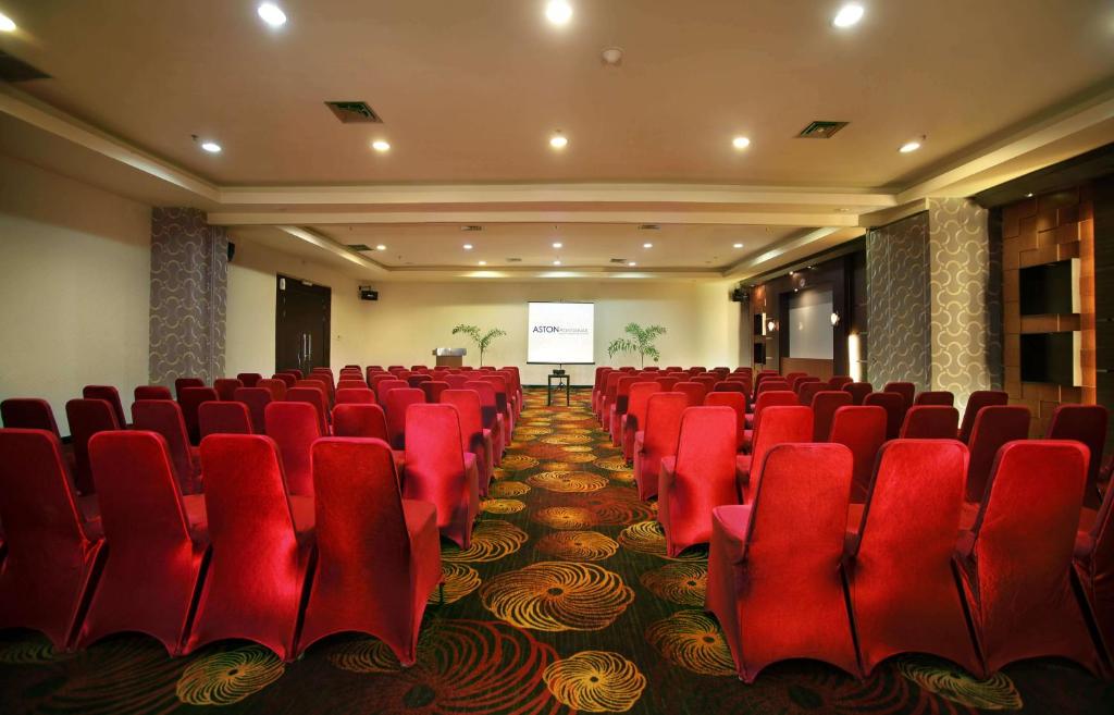 Posezení v ubytování Aston Pontianak Hotel and Convention Center