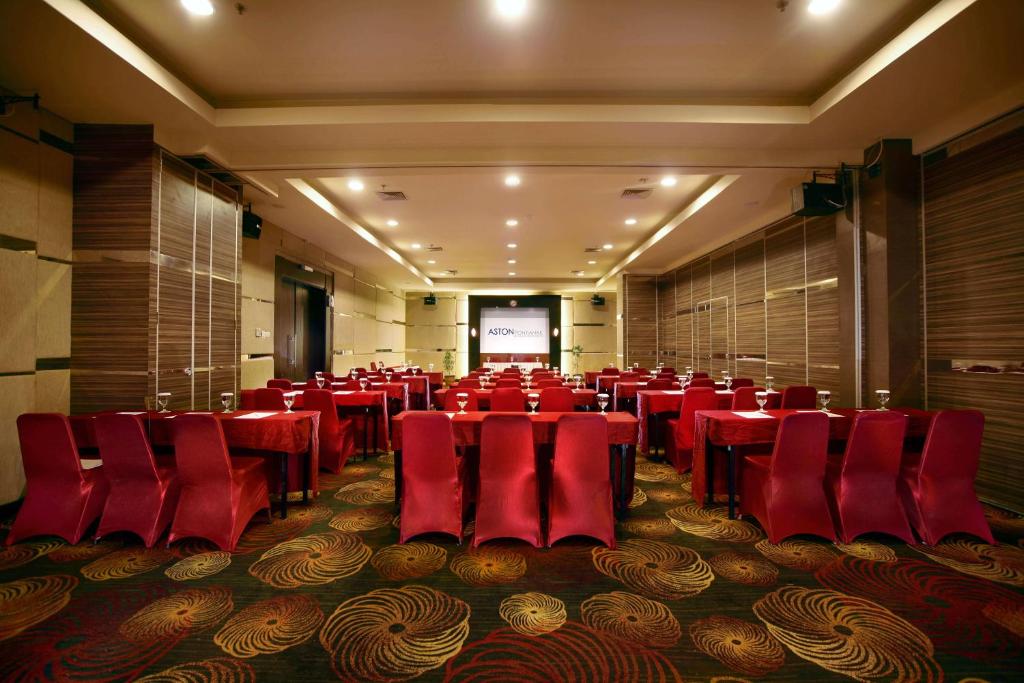 Posezení v ubytování Aston Pontianak Hotel and Convention Center