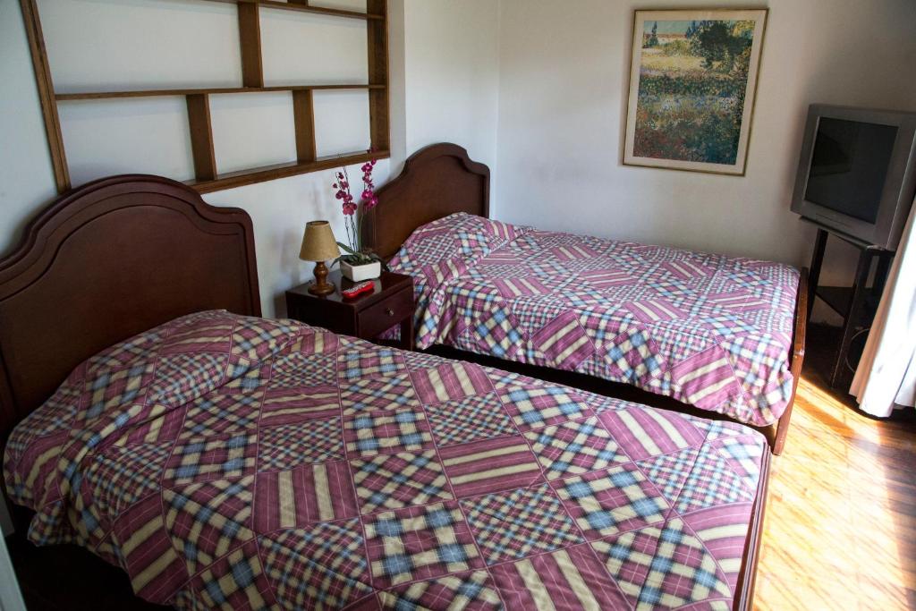 Postel nebo postele na pokoji v ubytování Hostal Bogotá Real