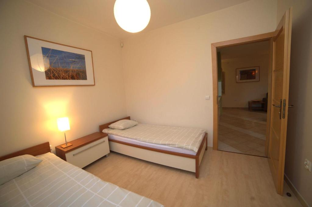Posteľ alebo postele v izbe v ubytovaní Apartamenty Dom na Wzgórzu Gardenia