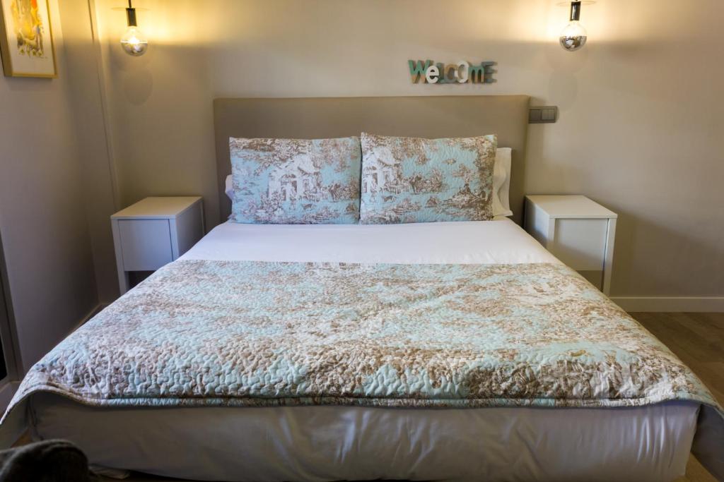A bed or beds in a room at Arenal Suites Preciados