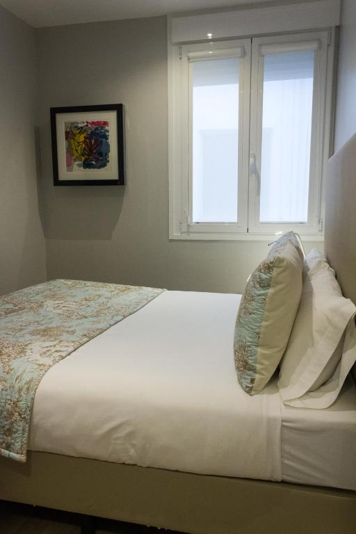 A bed or beds in a room at Arenal Suites Preciados