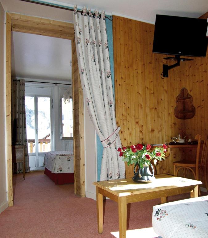 Postel nebo postele na pokoji v ubytování Hôtel Le Grand-Bec