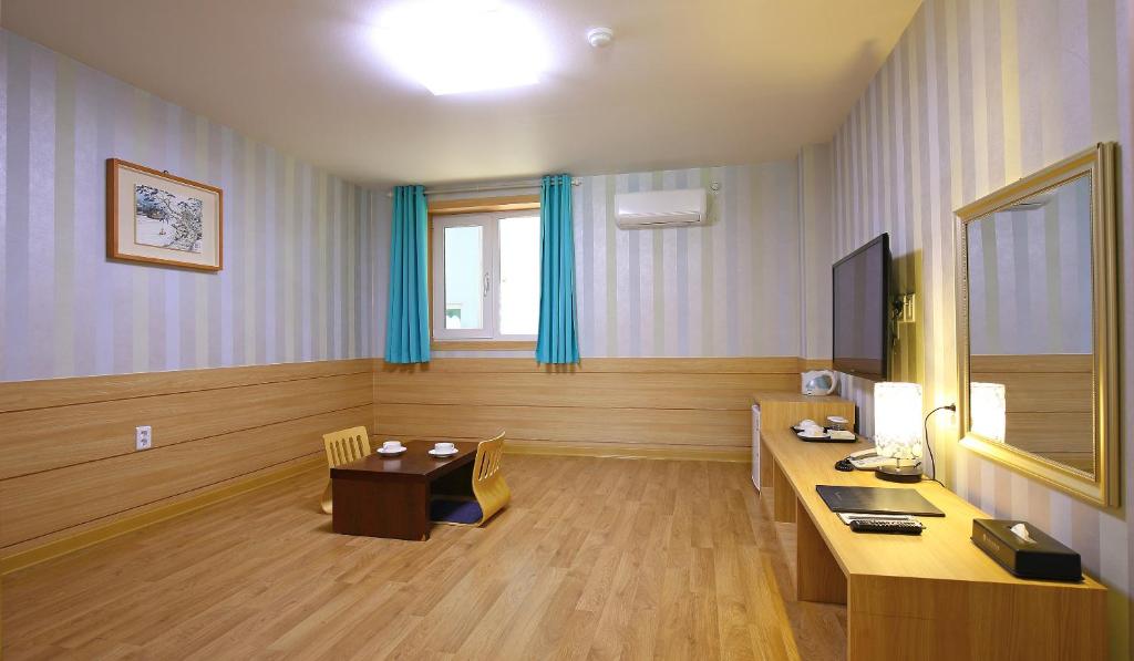 TV a/nebo společenská místnost v ubytování Benikea Swiss Rosen Hotel