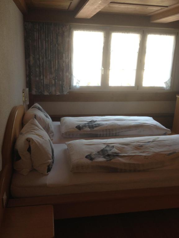 Postel nebo postele na pokoji v ubytování Café-Conditorei Hotel Huber