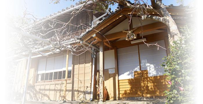 伊勢市にある太江寺宿坊ホステルの前庭付家