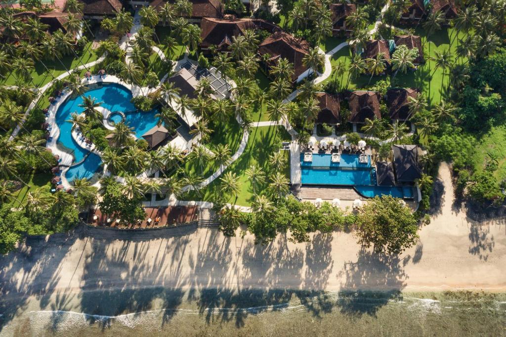 an overhead view of the pool at the resort at Holiday Resort Lombok in Senggigi