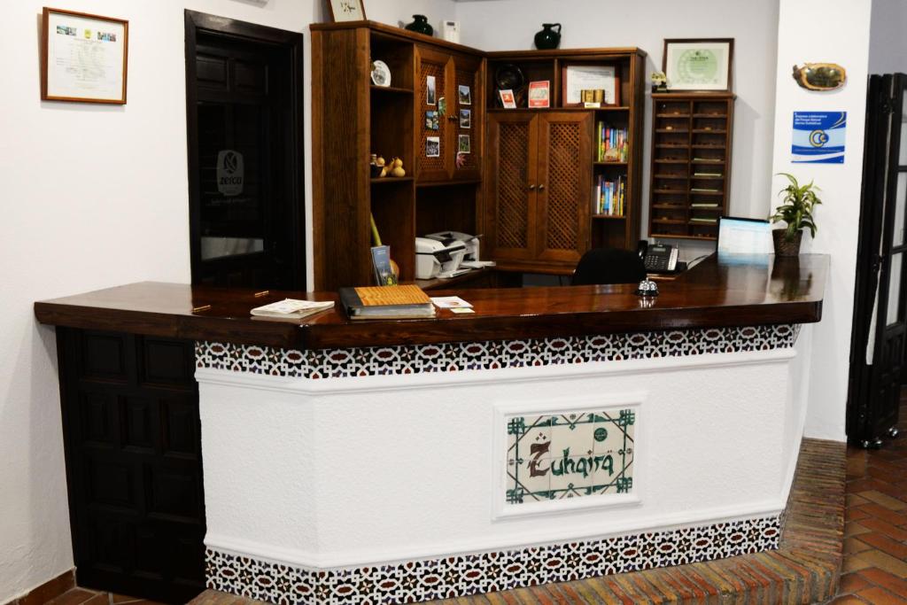 El salón o zona de bar de Hotel Zuhayra