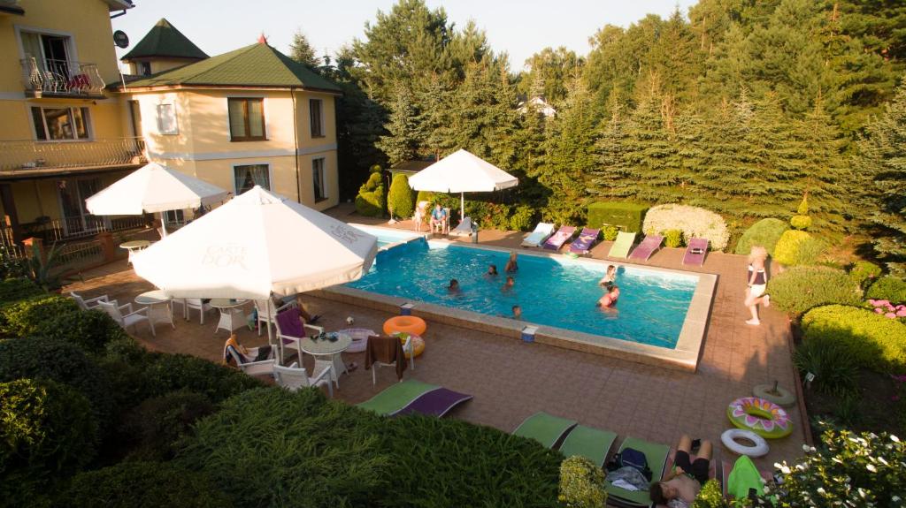 an overhead view of a swimming pool in a house at Nestor Domki in Mrzeżyno