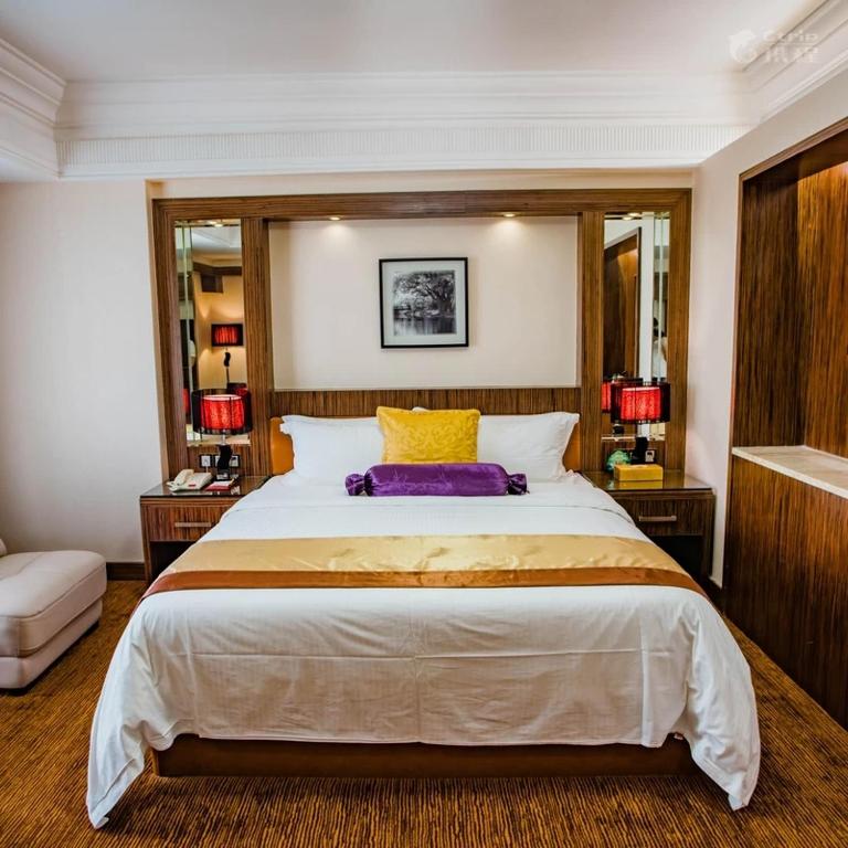 Postel nebo postele na pokoji v ubytování Nanyang King's Gate Hotel--Free Shuttle Service to Canton Fair