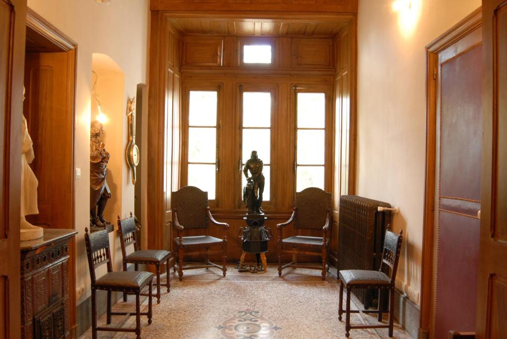 Posezení v ubytování Château des Faugs
