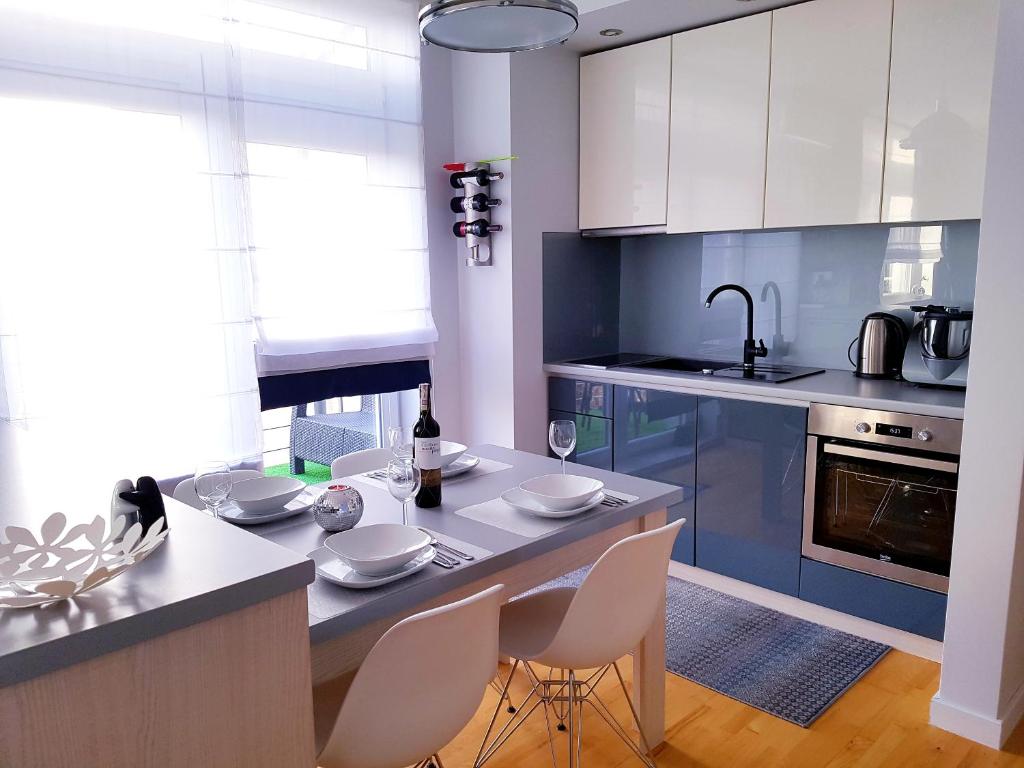 Kuchyňa alebo kuchynka v ubytovaní ApartMorze apartamenty Fregata