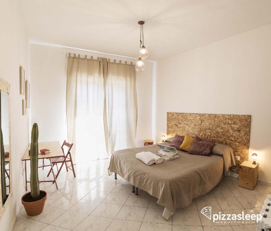 Posteľ alebo postele v izbe v ubytovaní PizzaSleep -apartment-