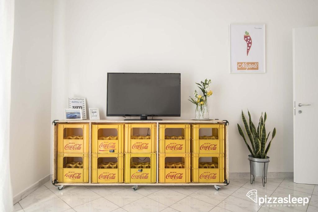 Televízia a/alebo spoločenská miestnosť v ubytovaní PizzaSleep -apartment-