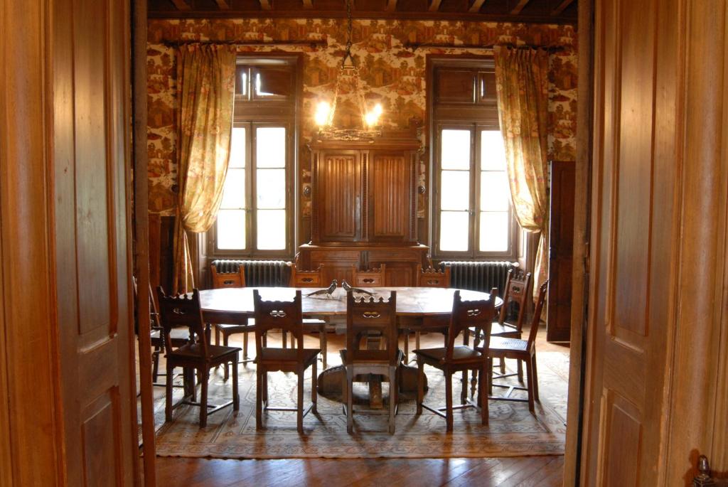 Posezení v ubytování Château des Faugs