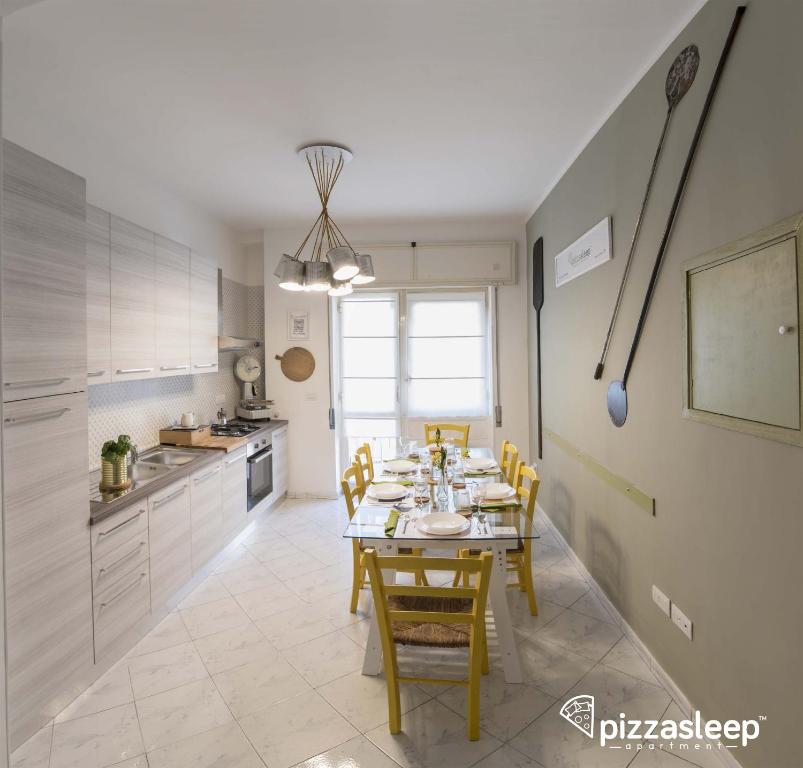 Kuchyňa alebo kuchynka v ubytovaní PizzaSleep -apartment-