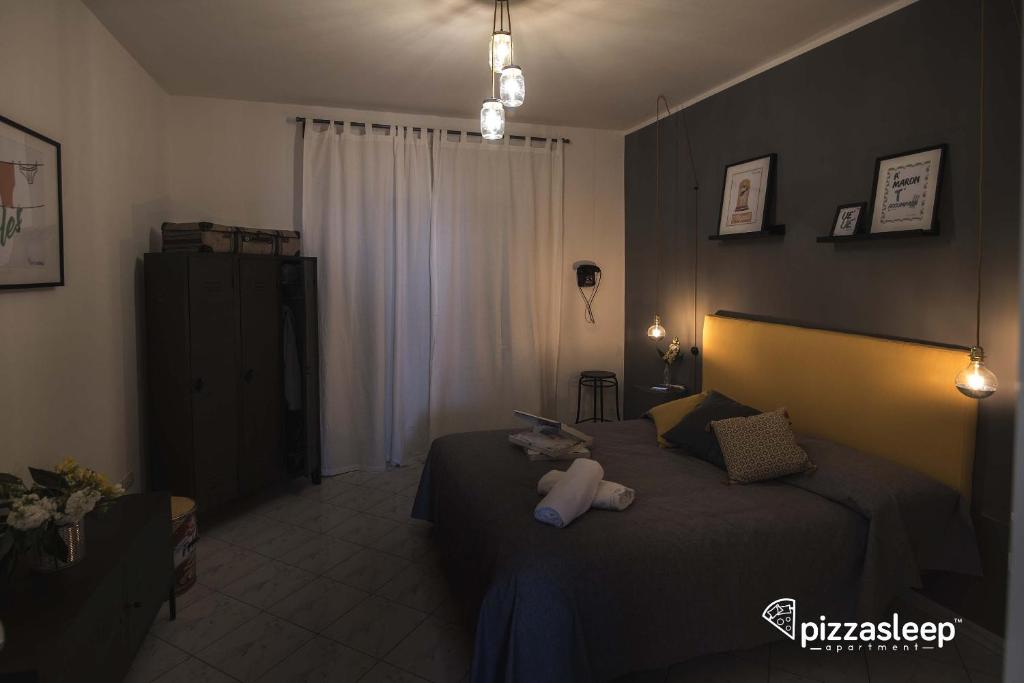Posteľ alebo postele v izbe v ubytovaní PizzaSleep -apartment-