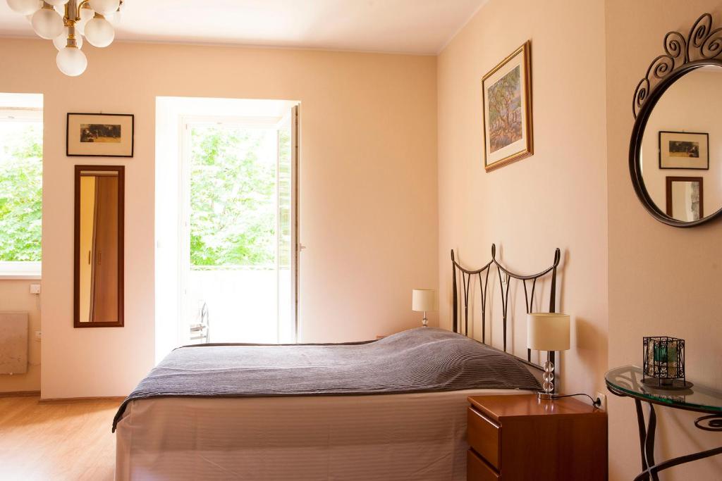 Łóżko lub łóżka w pokoju w obiekcie Apartments Delić
