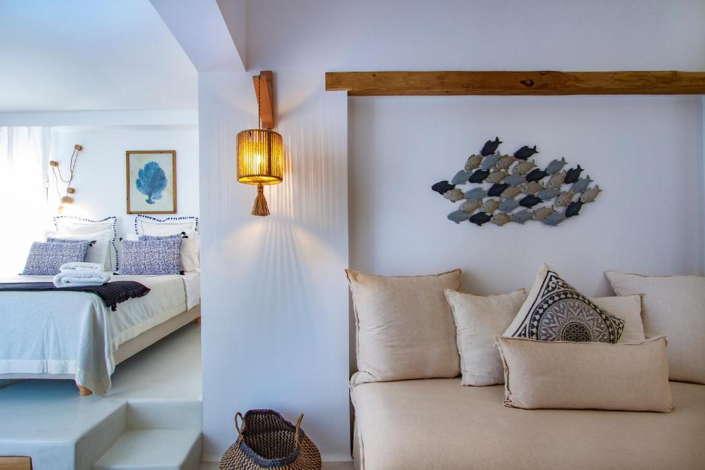 Postel nebo postele na pokoji v ubytování Athina Studios and Suites Plaka