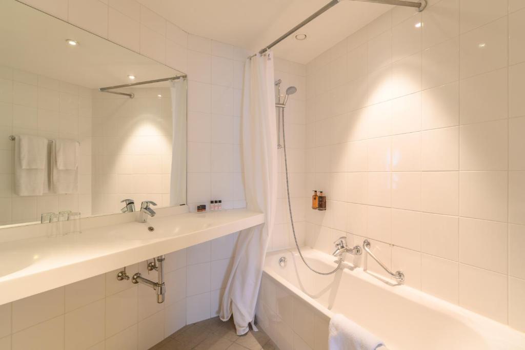 Koupelna v ubytování Alma Grand Place Hotel