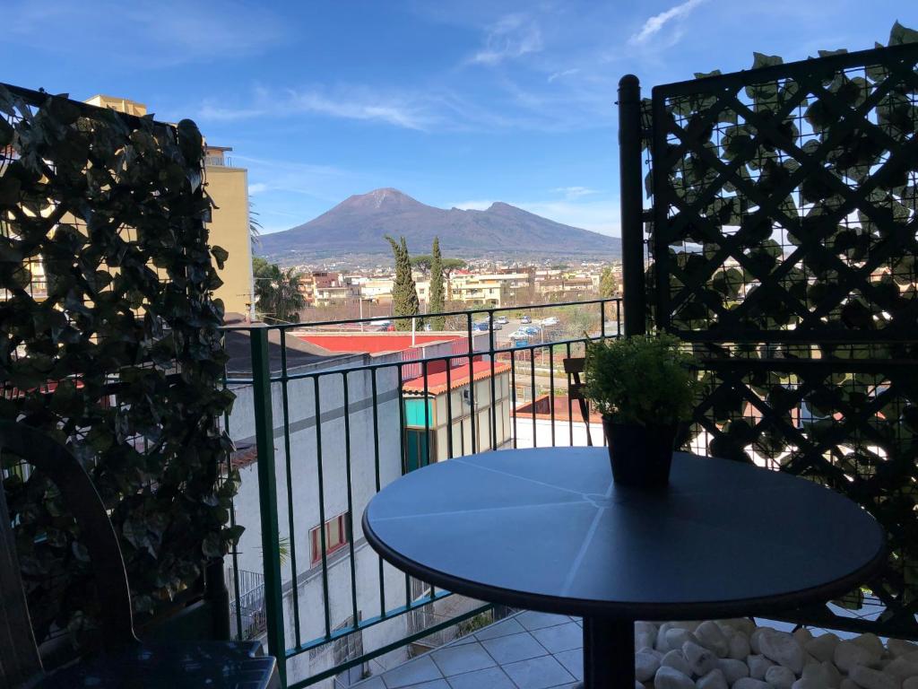 A general mountain view or a mountain view taken from a panziókat