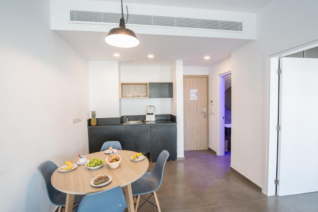 Kuchyň nebo kuchyňský kout v ubytování Anthea Hotel Apartments